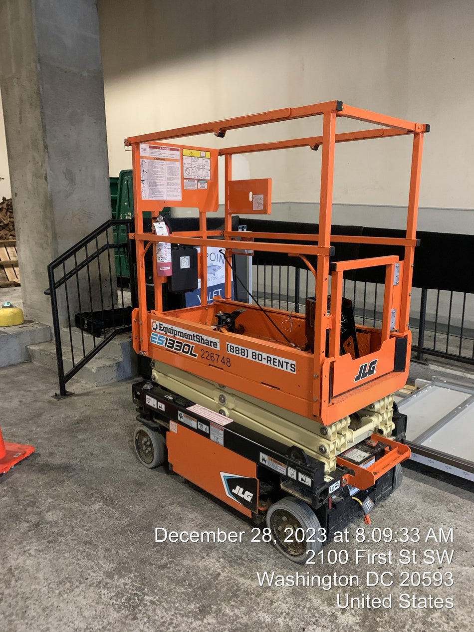 2022 JLG ES1330L