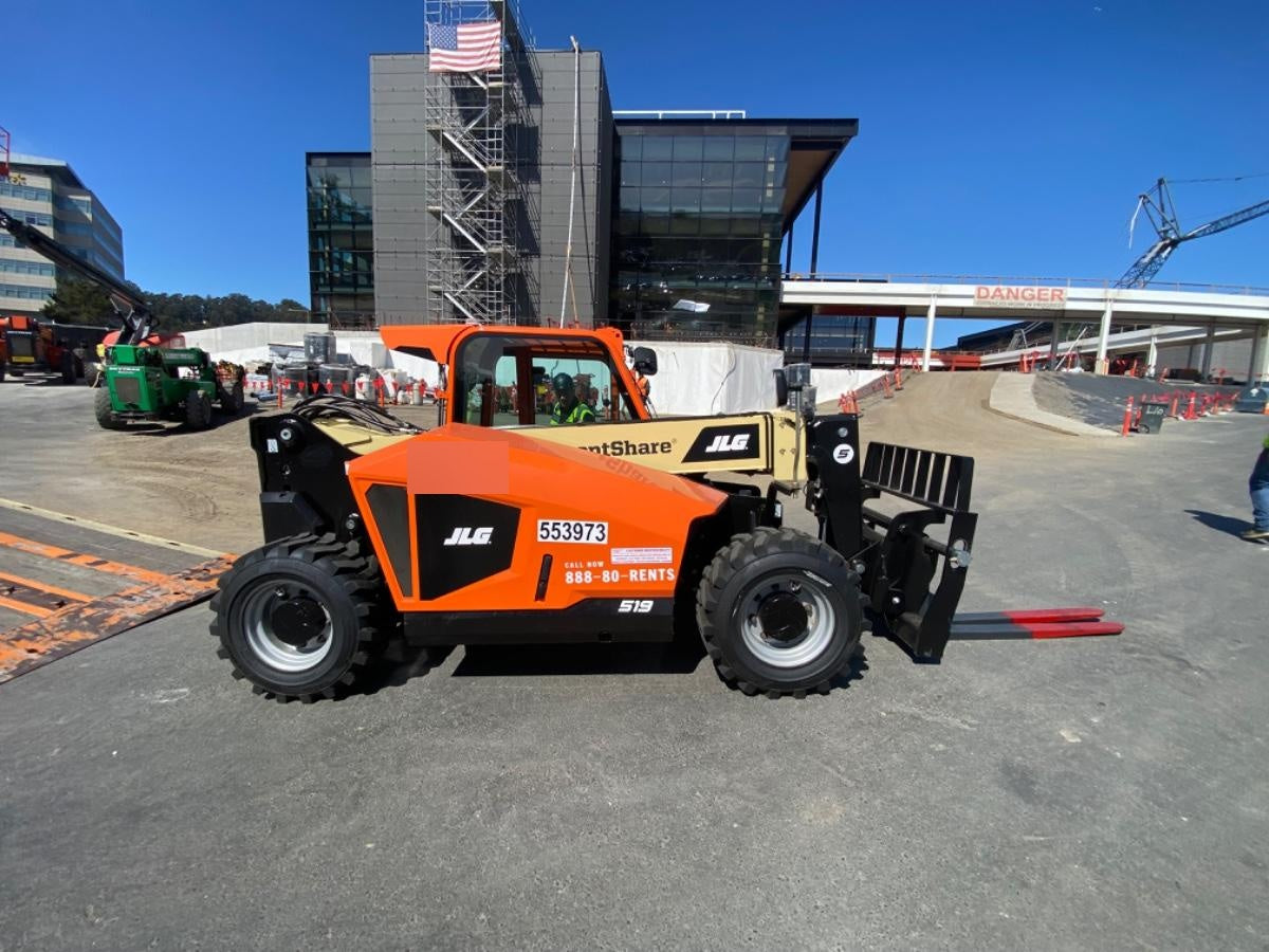 2025 JLG 519
