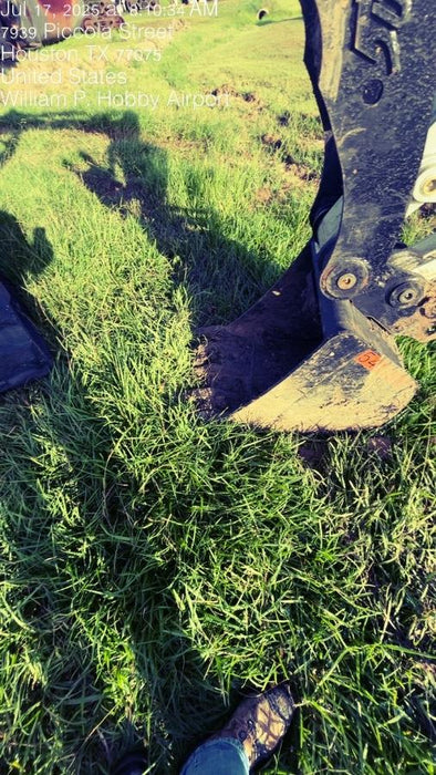 2025 TAKEUCHI 24" Bucket Takeuchi