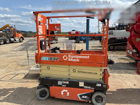 2022 JLG ES1932