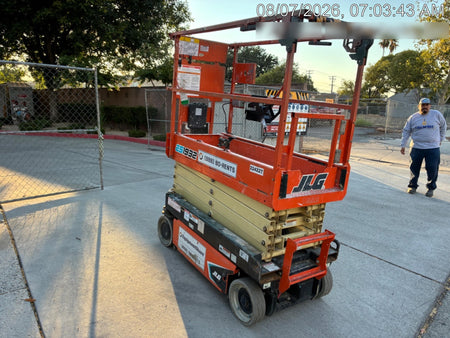 2022 JLG ES1932