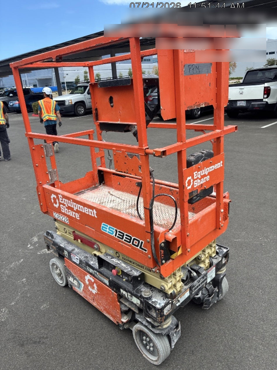 2022 JLG ES1330L