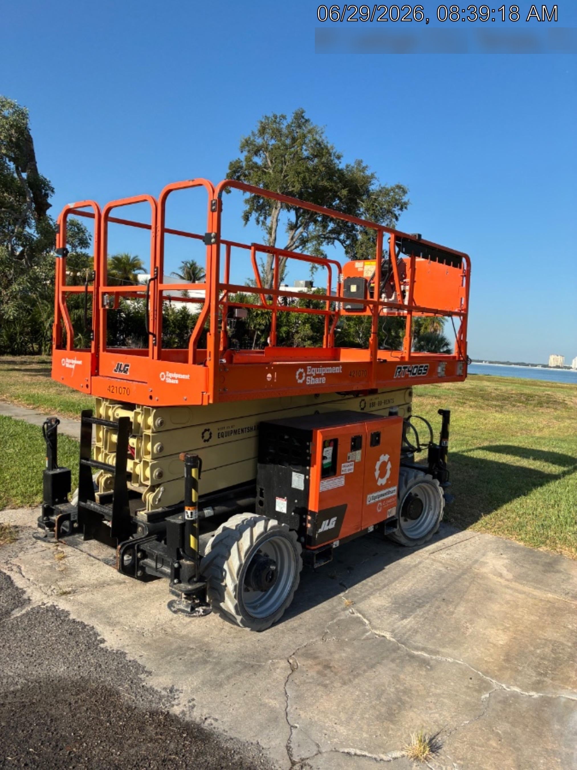 2024 JLG RT4069