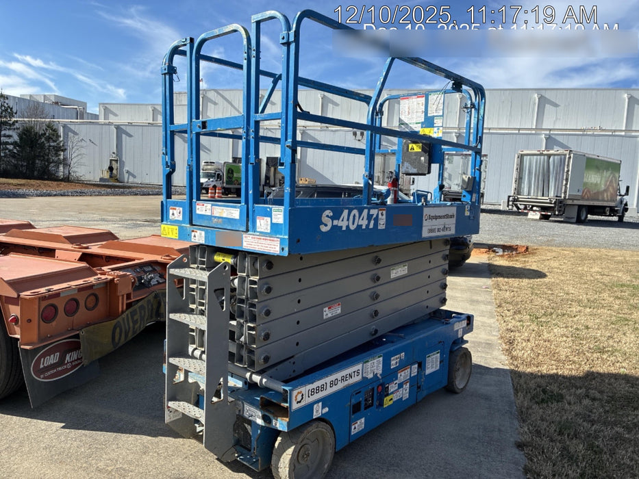 2019 Genie GS-4047 Folding rails with half height swing gate
