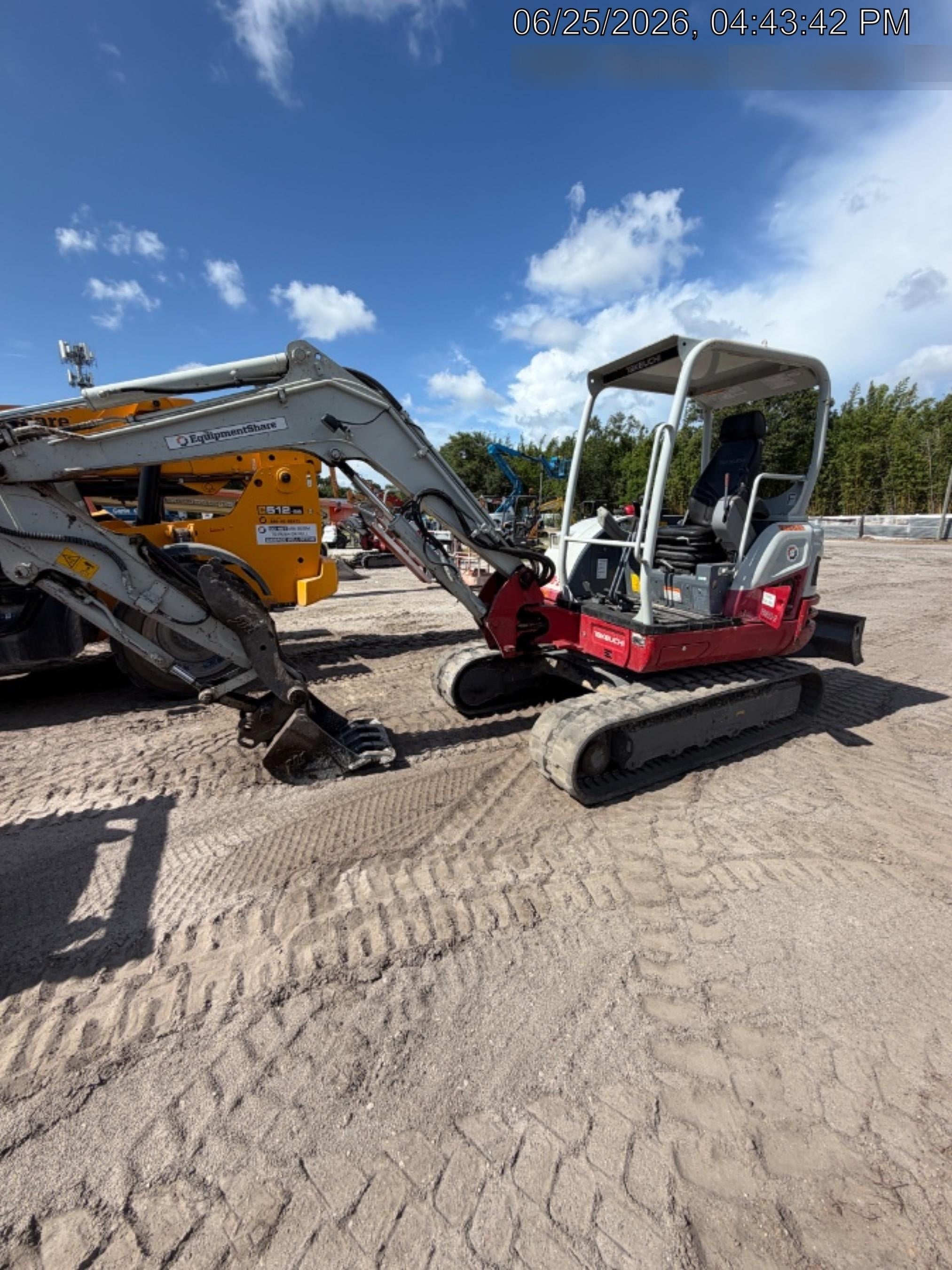 2022 TAKEUCHI TB250-2R
