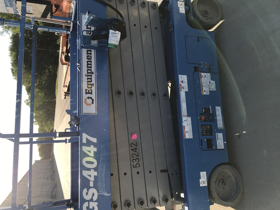 2019 Genie GS-4047 Folding rails with half height swing gate