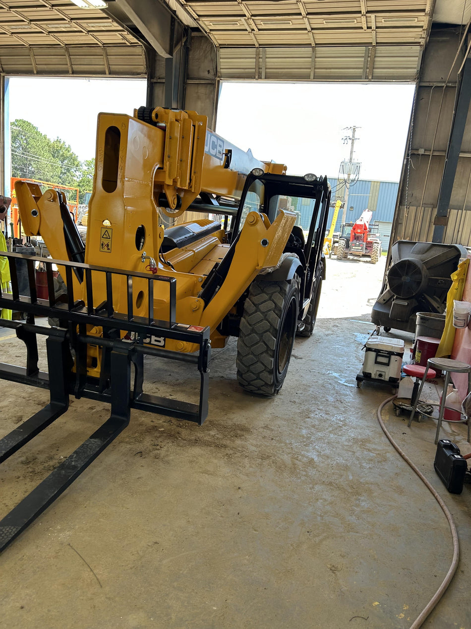 2023 JCB 510-56