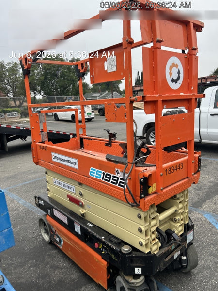2021 JLG ES1932