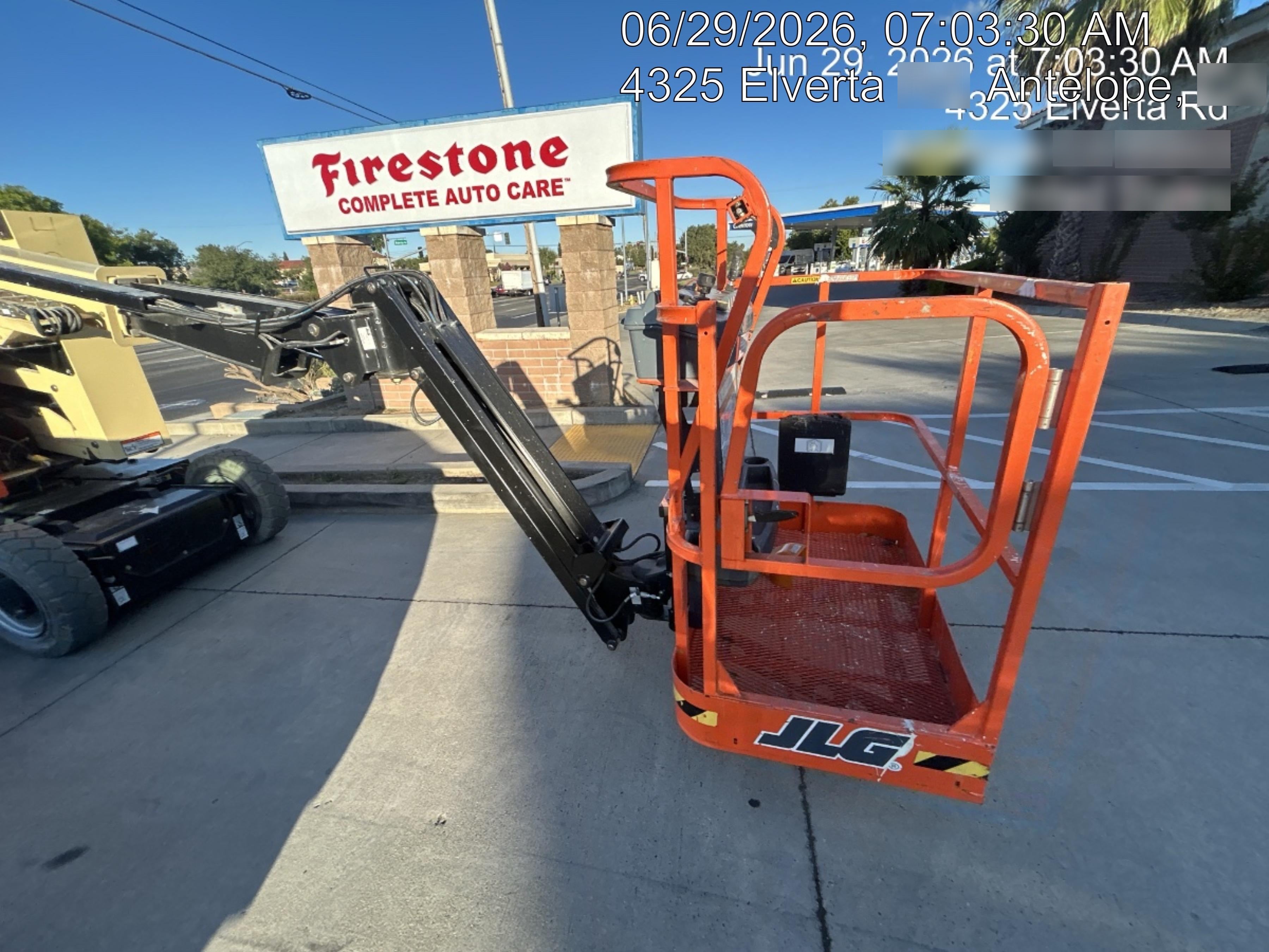2025 JLG E300AJP