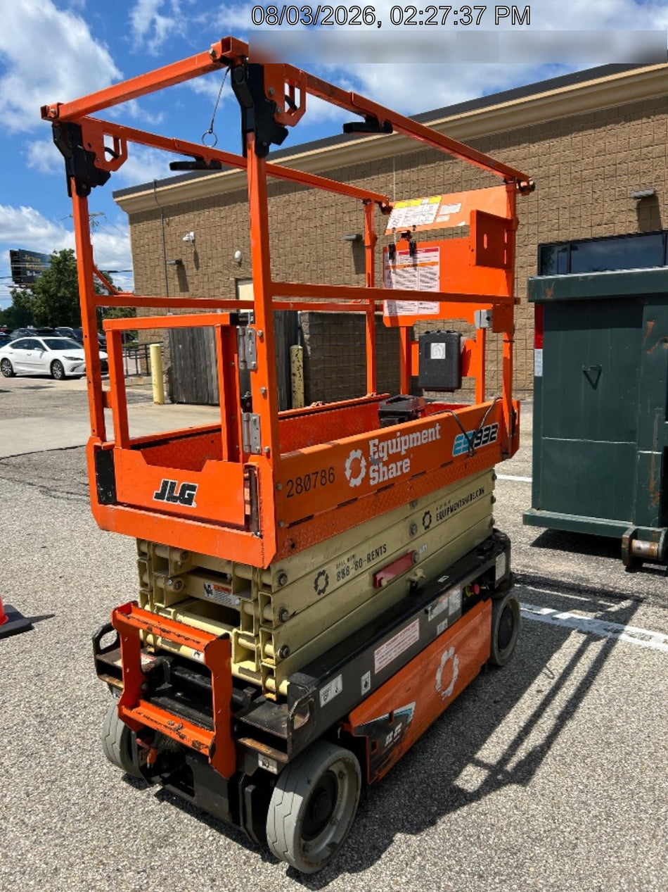 2022 JLG ES1932