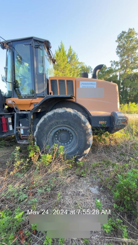 2017 Case 821G CLOSED CAB, JRB 418 STYLE HYD COUPLER