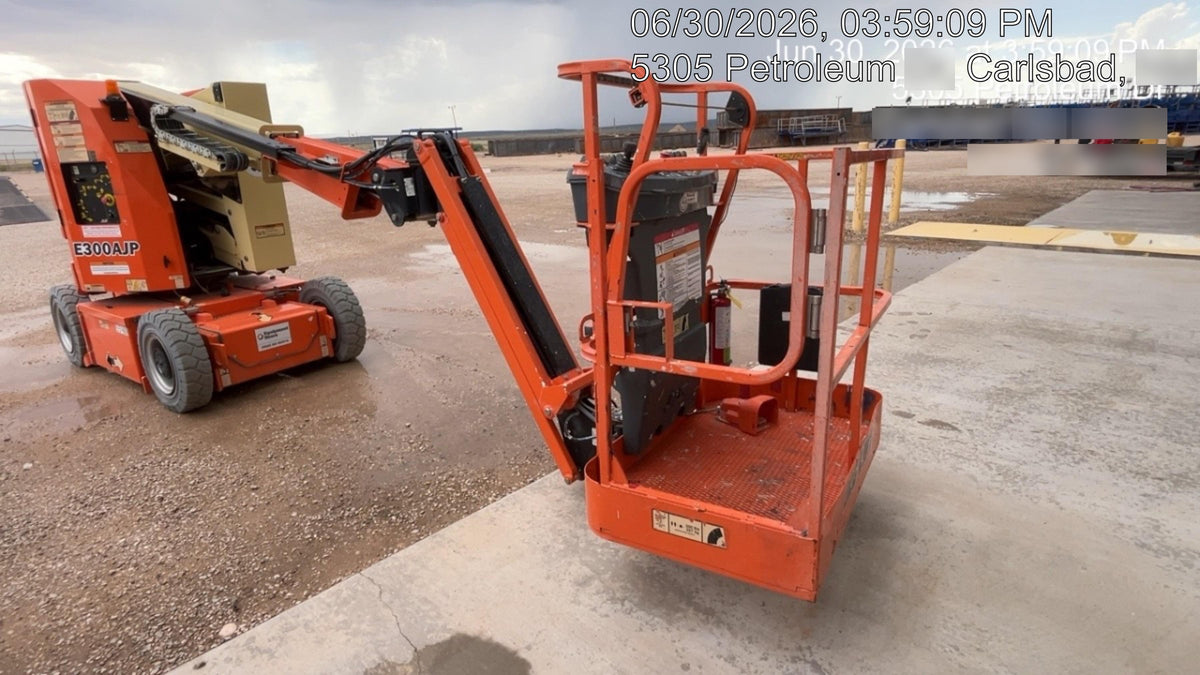 2020 JLG E300AJP