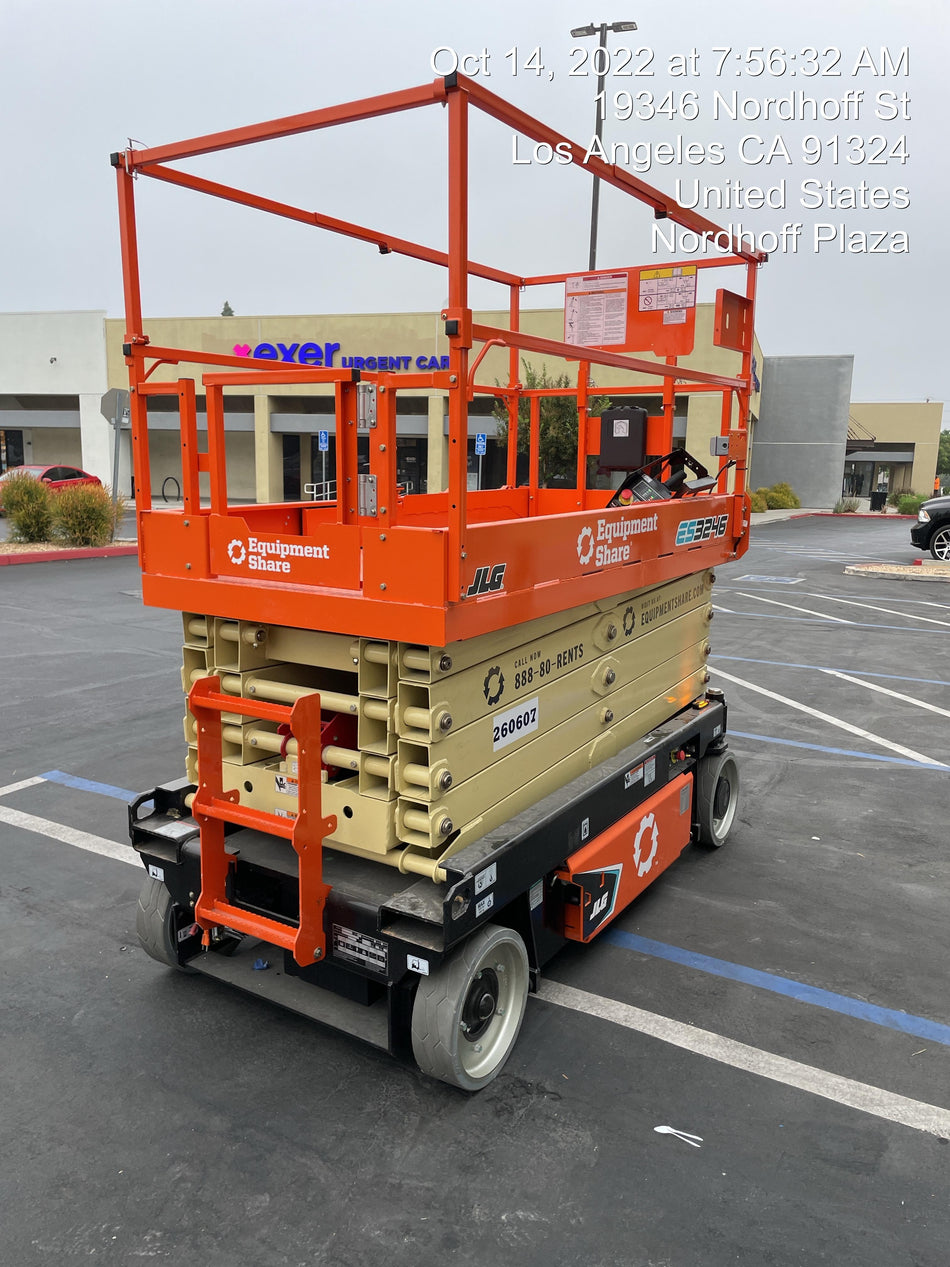 2022 JLG ES3246