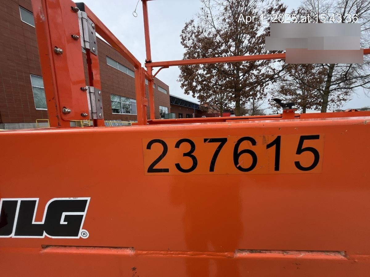 2022 JLG ES3246