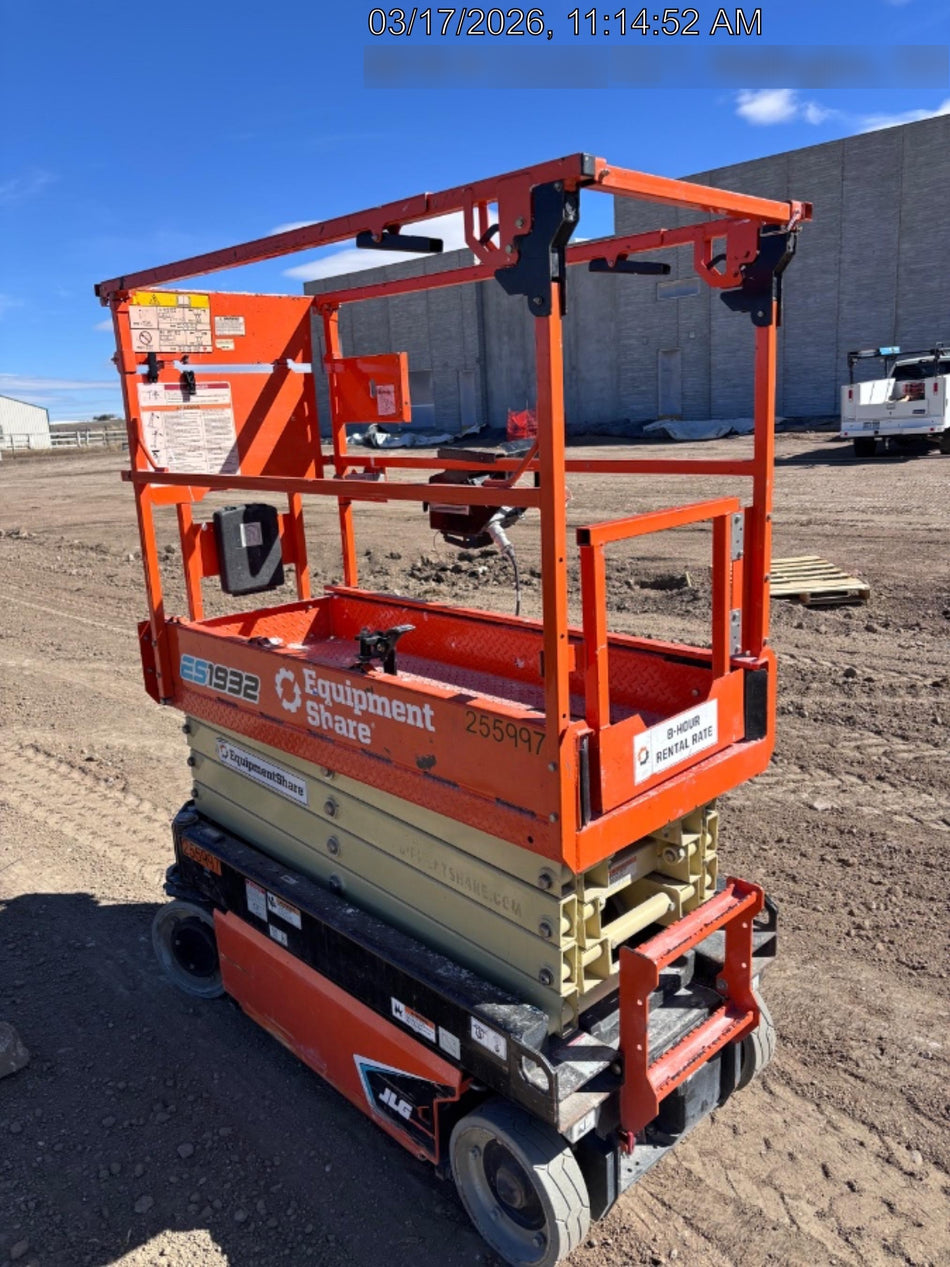 2022 JLG ES1932