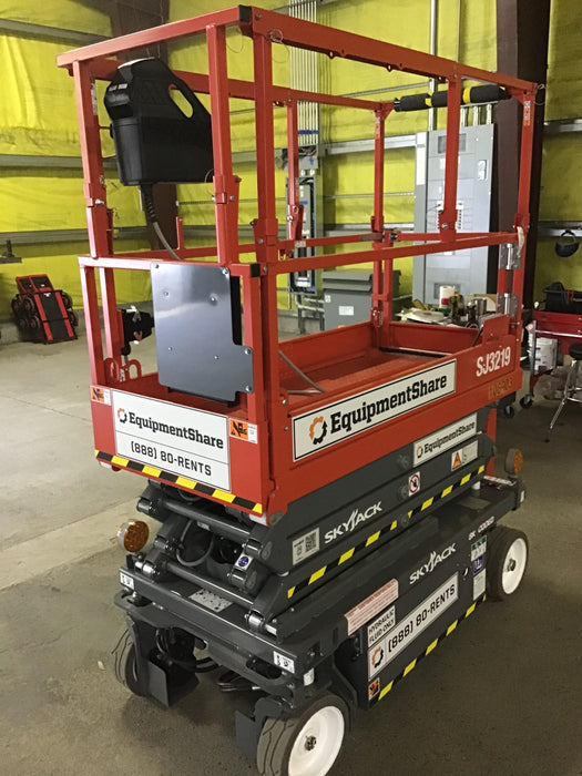 2020 Skyjack SJIII-3219 Solid NM Tires, Half height spring hinged entry gate, Dual Beacons, 800W Inverter