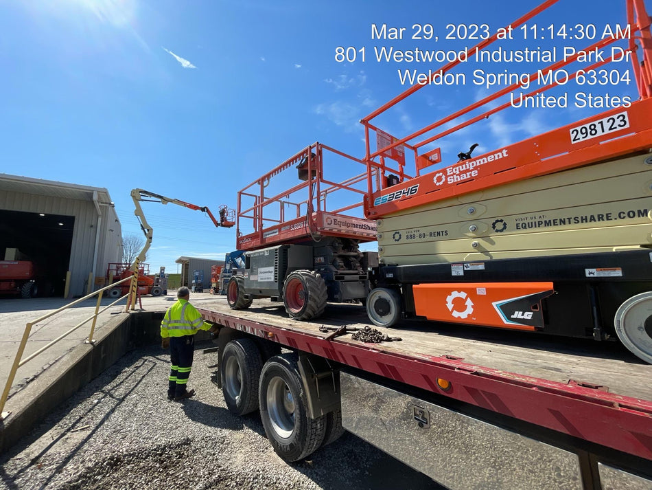2023 JLG ES3246