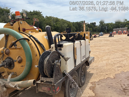 2021 Vac-Tron LP573XDT 500 Gallon Debris Tank w/ Hydraulic Tilt, two (2) 100 Gallon Water Tanks, Low Profile Torsion Axles (12,000 GVWR)