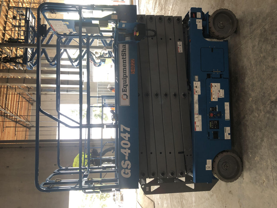 2019 Genie GS-4047 Folding rails with half height swing gate, 800W Inverter