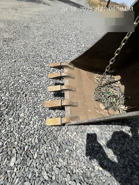 2025 TAKEUCHI 24" Bucket Takeuchi