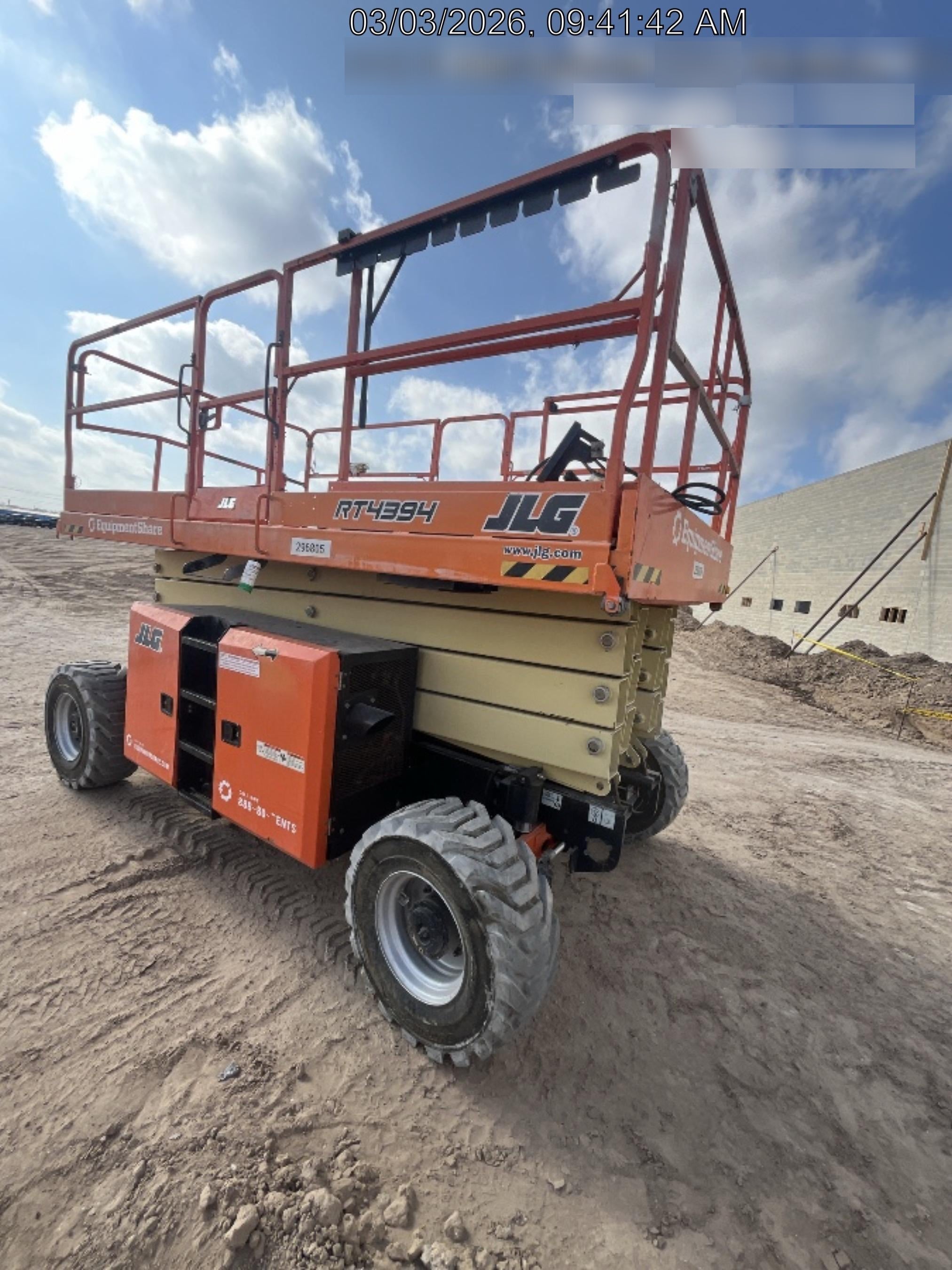 2023 JLG RT4394