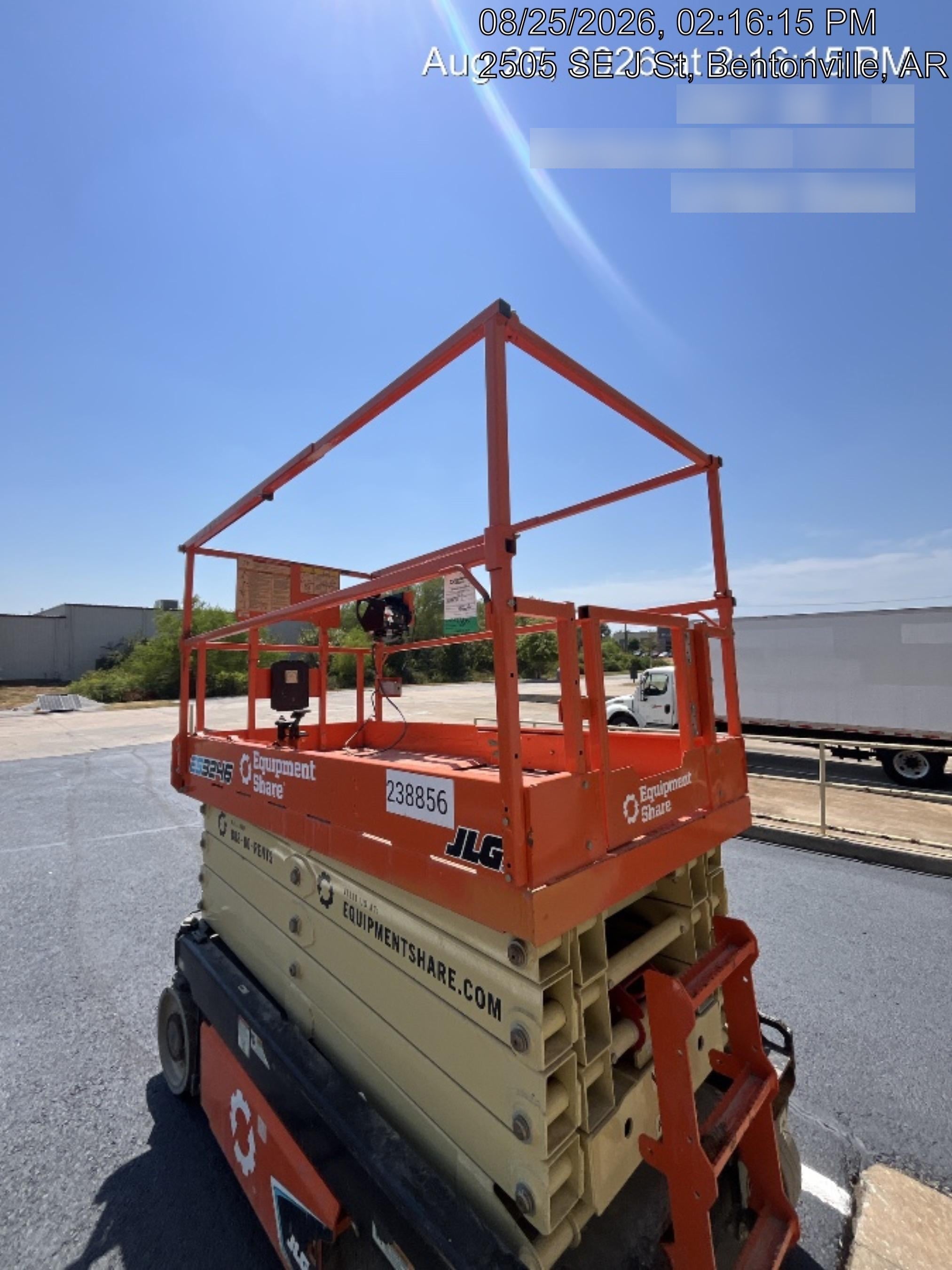 2022 JLG ES3246
