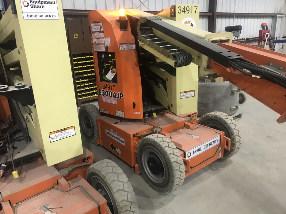 2019 JLG E300AJP