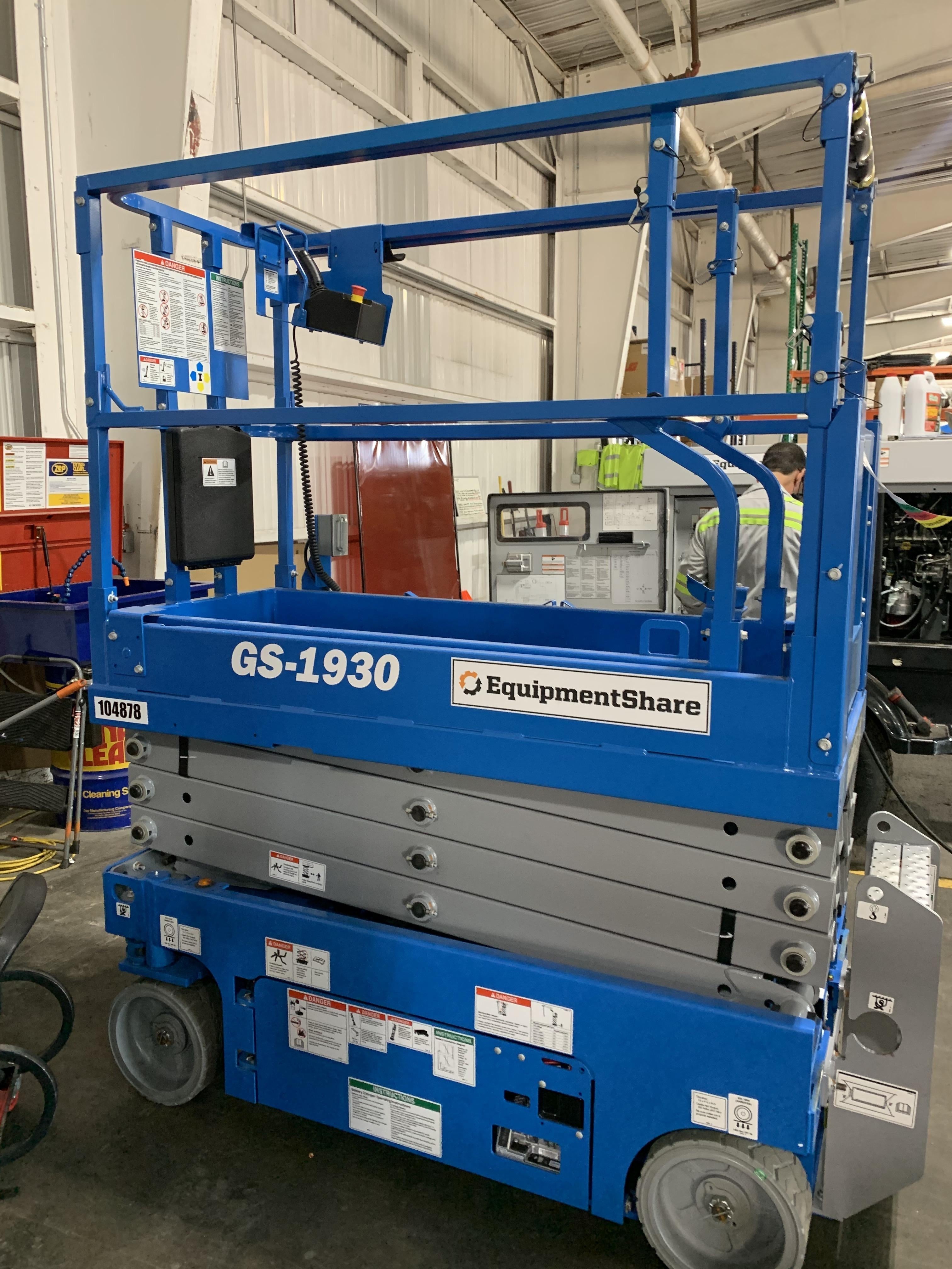 2020 Genie GS-1930 Solid Non Marking Tires, Beacon, Folding rails with half height swing gate, 800W Inverter