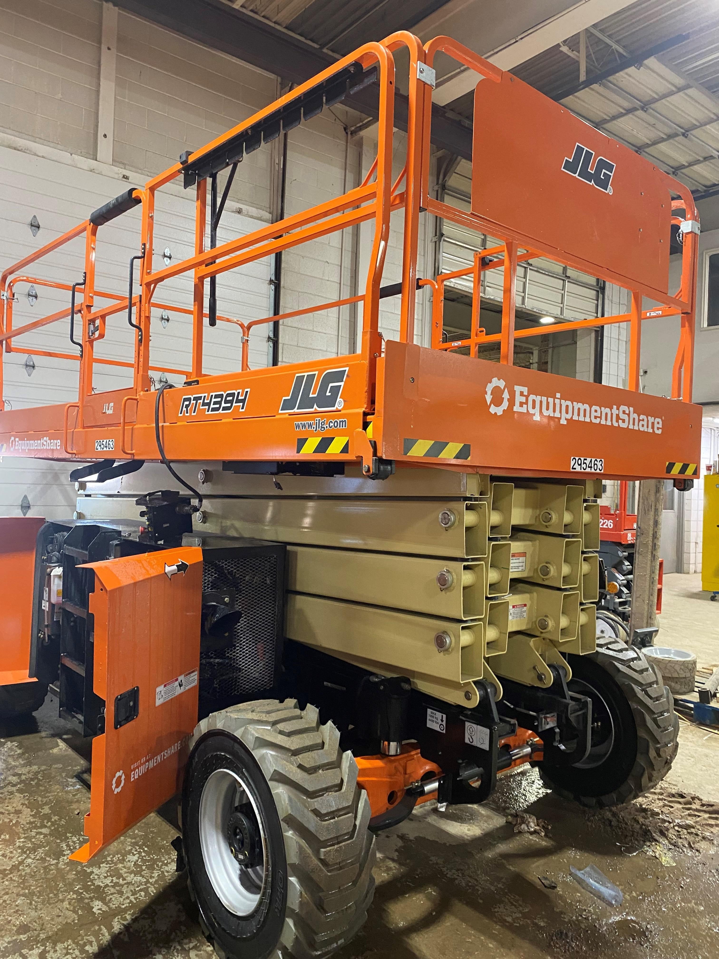 2023 JLG RT4394