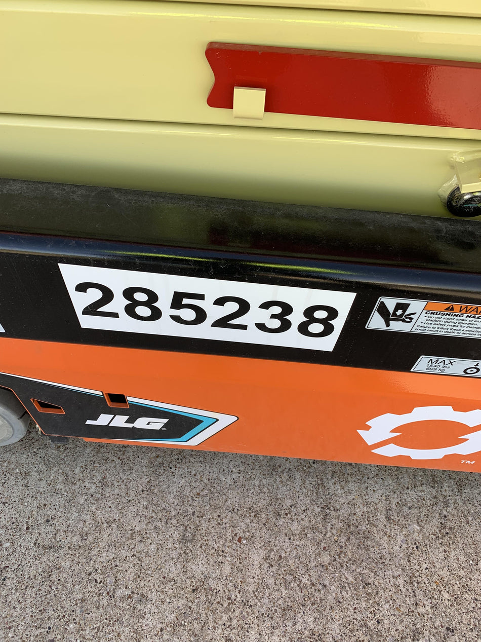 2022 JLG ES1932