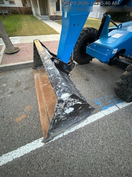2025 JLG 1001100823