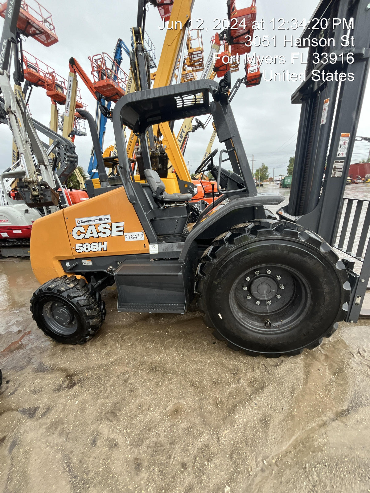 2023 CASE 588H