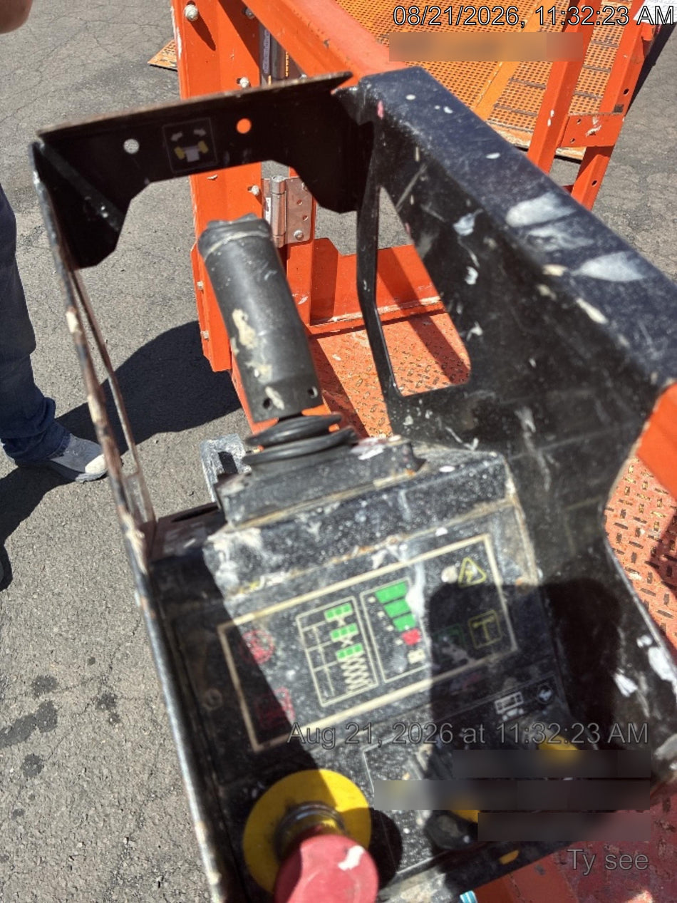 2022 JLG ES1330L