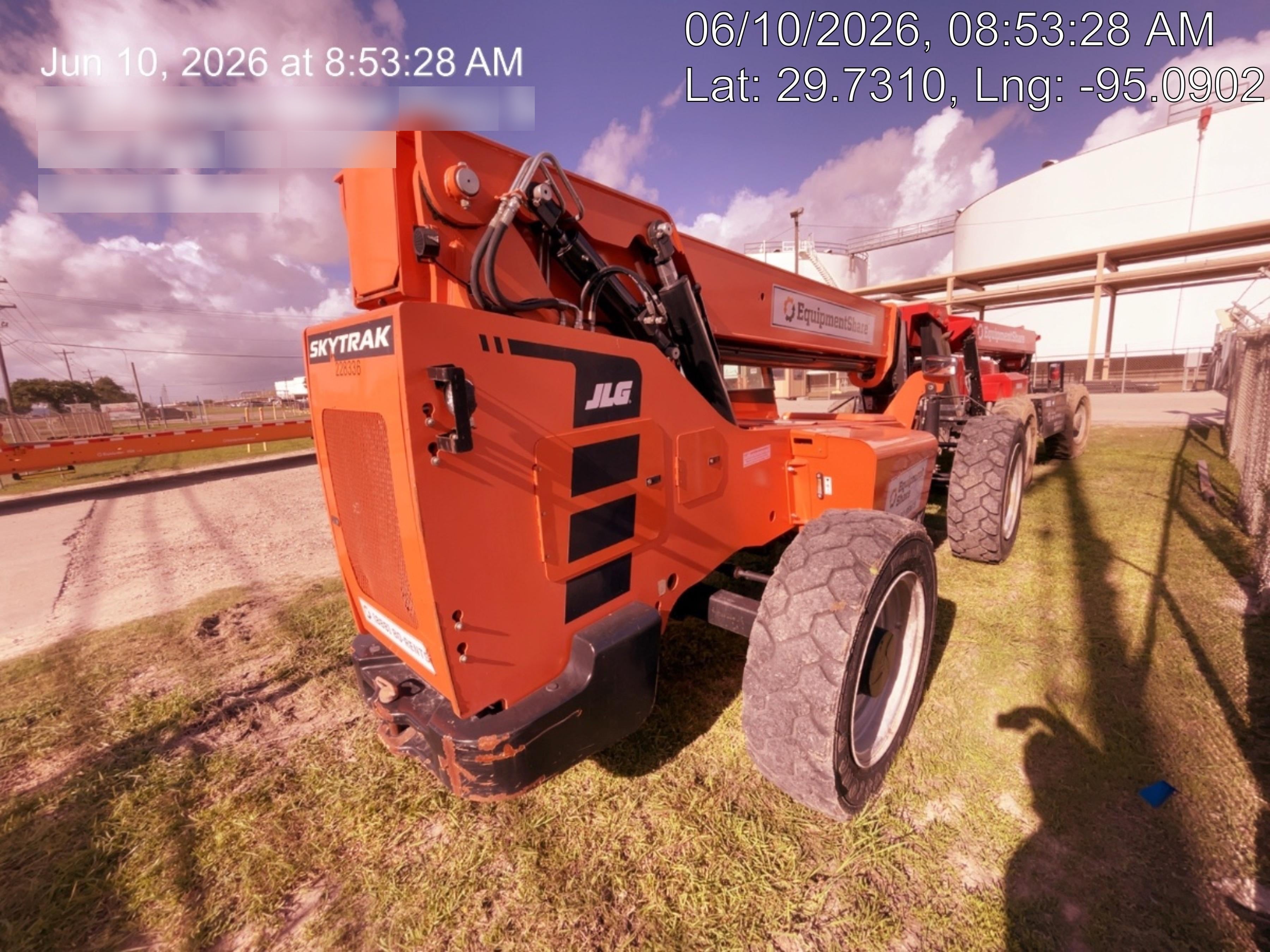 2022 SKYTRAK 8042