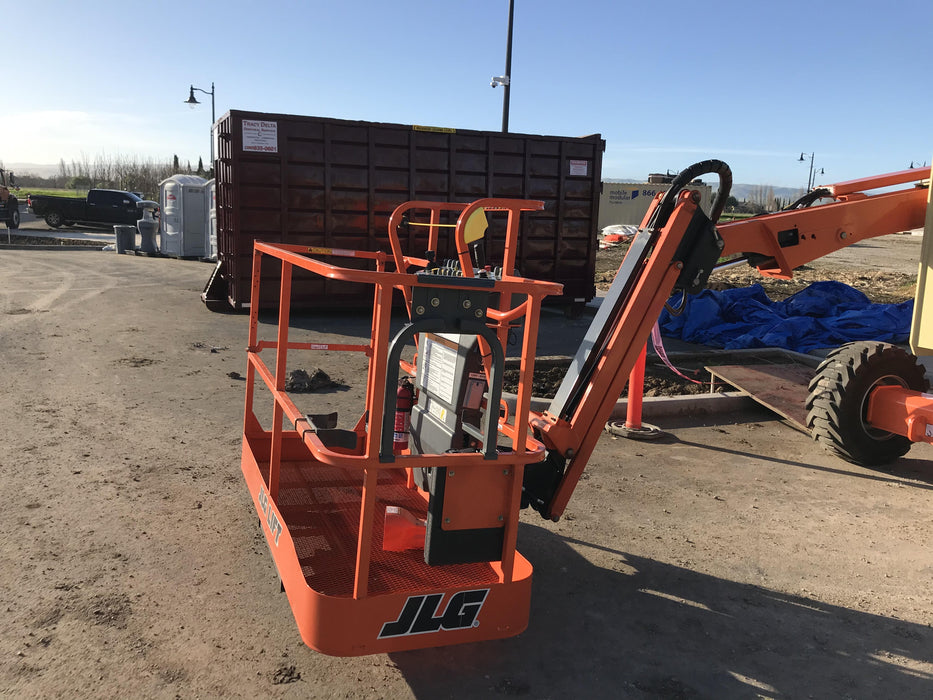 2020 JLG 450AJ