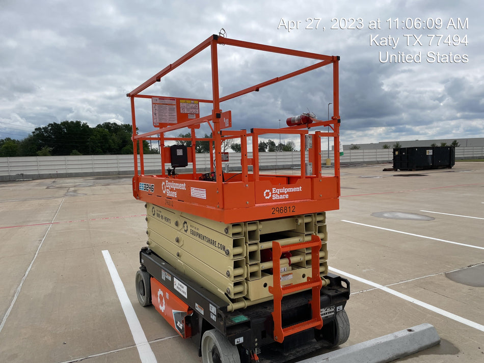 2023 JLG ES3246