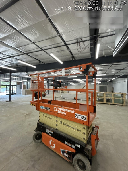 2022 JLG ES1932
