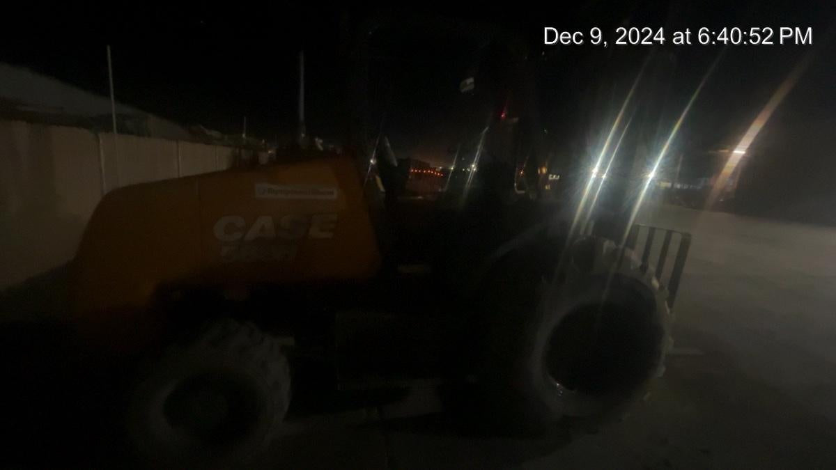 2023 CASE 588H