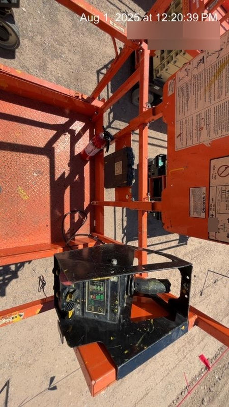 2022 JLG ES3246