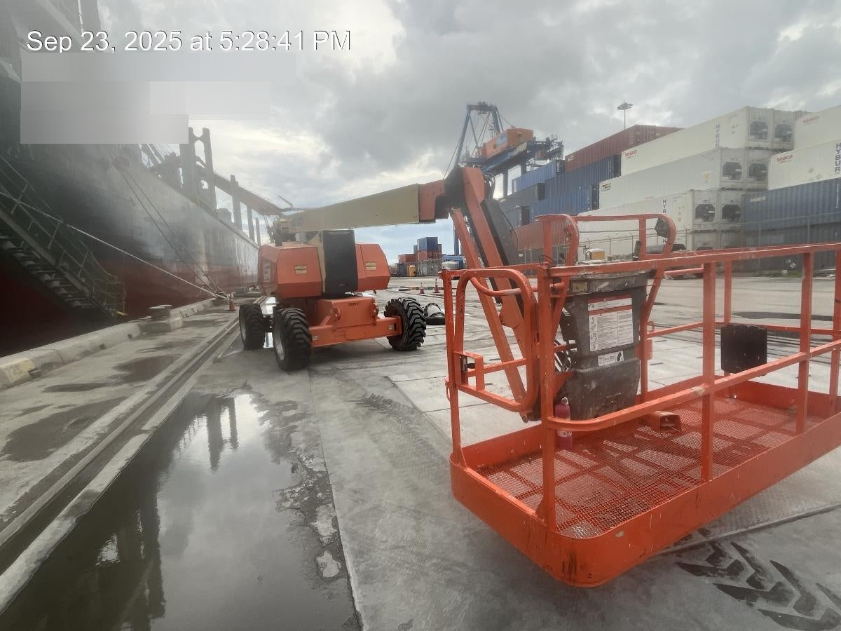 2020 JLG 800AJ