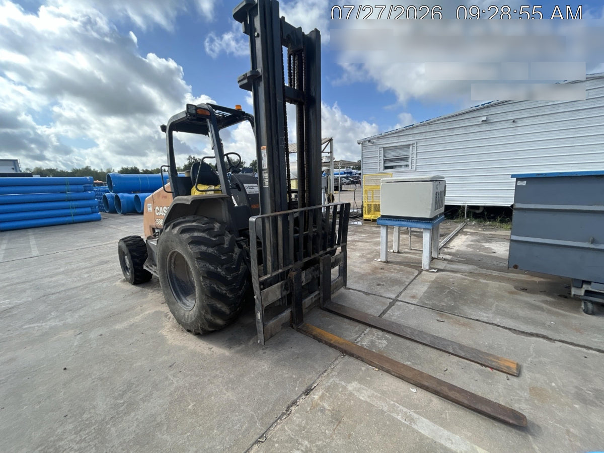 2023 CASE 588H