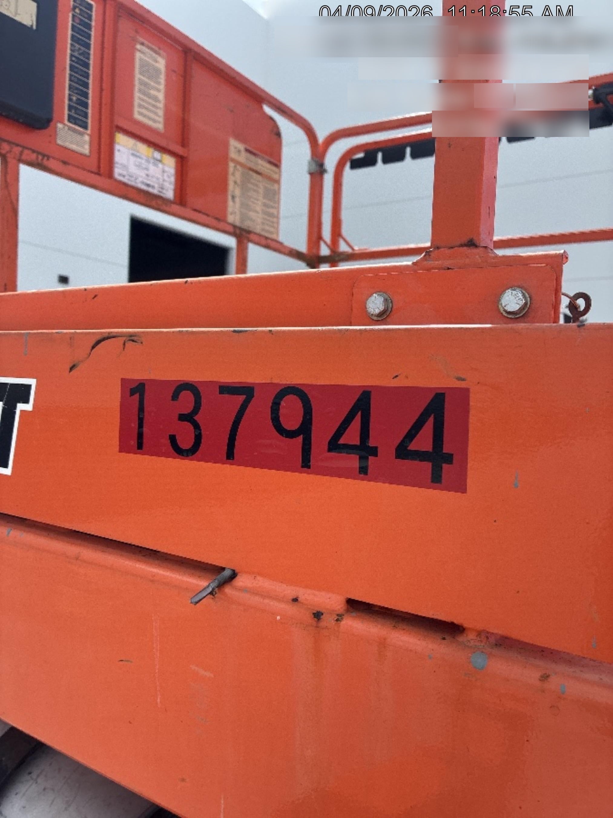 2021 JLG 330LRT