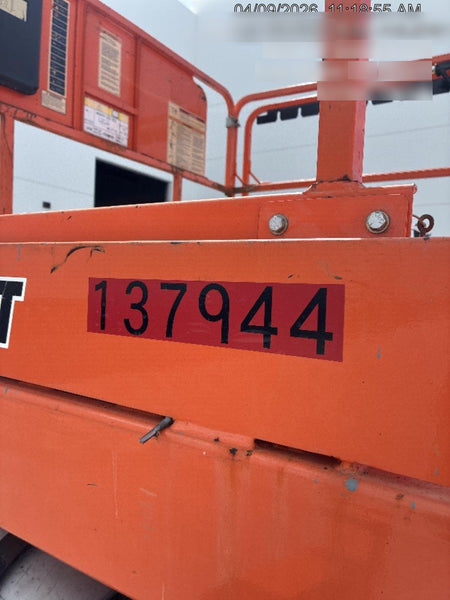 2021 JLG 330LRT