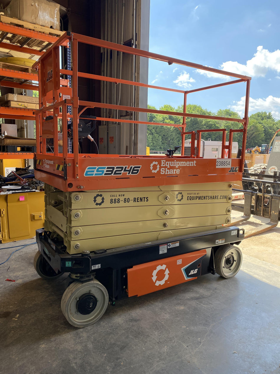 2022 JLG ES3246