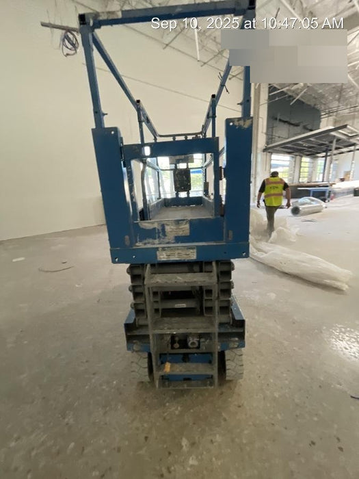 2019 Genie GS-2632 Folding rails with half height swing gate