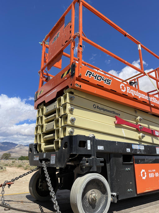 2022 JLG R4045