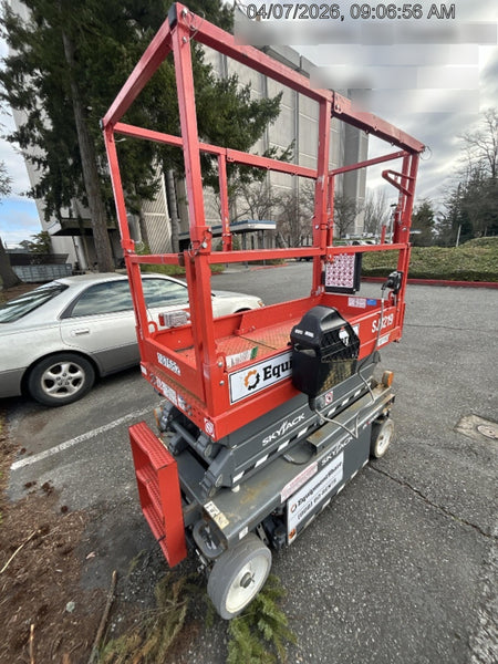 2020 Skyjack SJIII-3219 Solid NM Tires, Half height spring hinged entry gate, Dual Beacons, 800W Inverter
