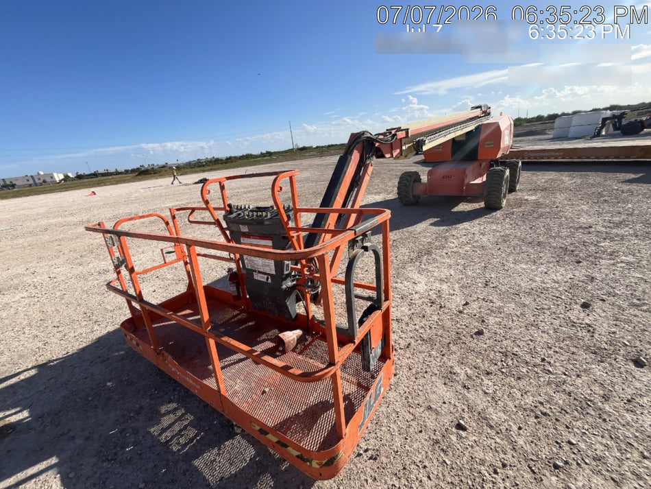 2017 JLG 660SJ