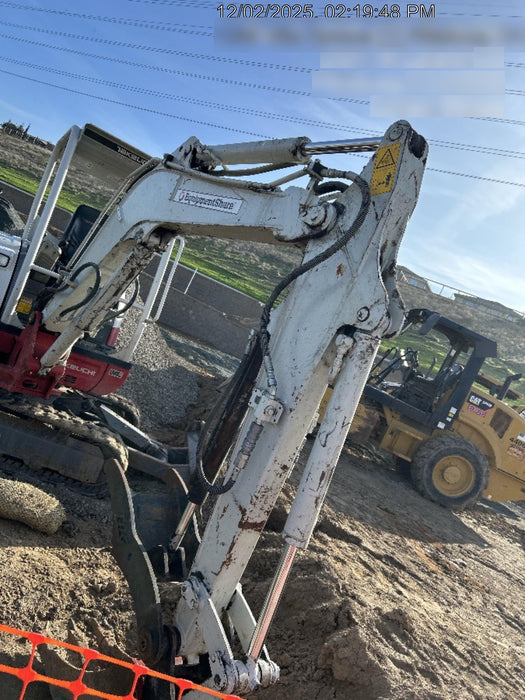 2022 TAKEUCHI TB235-2R