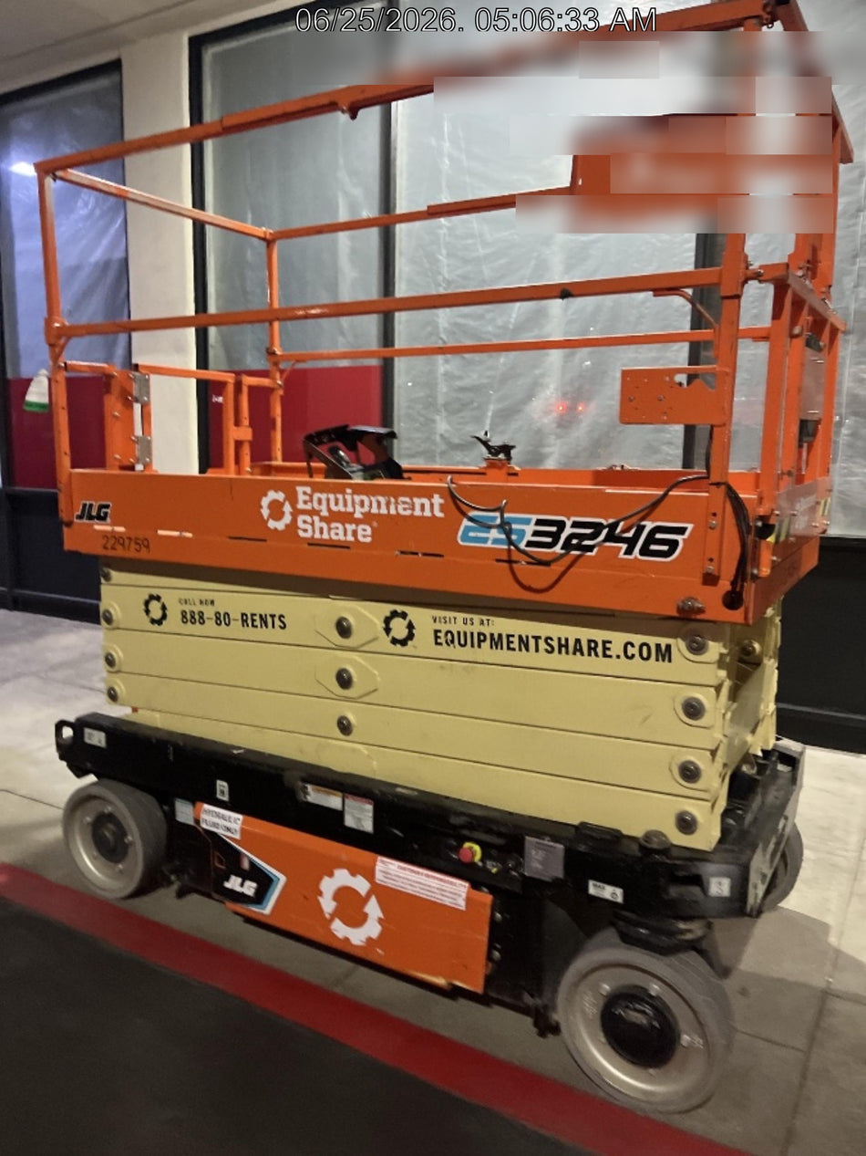 2022 JLG ES3246